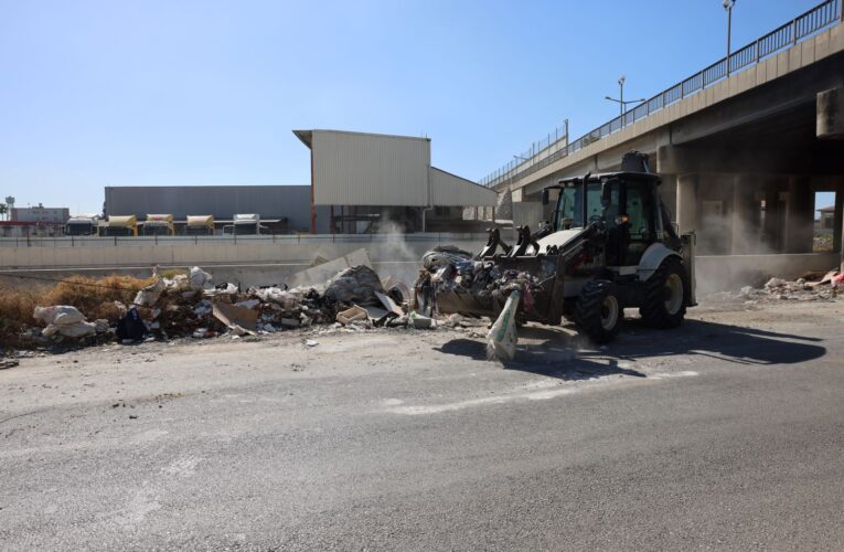 Akdeniz Belediyesi 4 Mahalleden 20 Kamyon Atık Topladı
