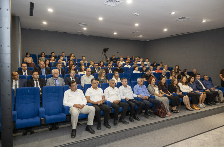 BÜYÜKŞEHİR’DE GÖREVDE YÜKSELEN MEMURLARA PLAKET VE TEŞEKKÜR BELGELERİ TAKDİM EDİLDİ