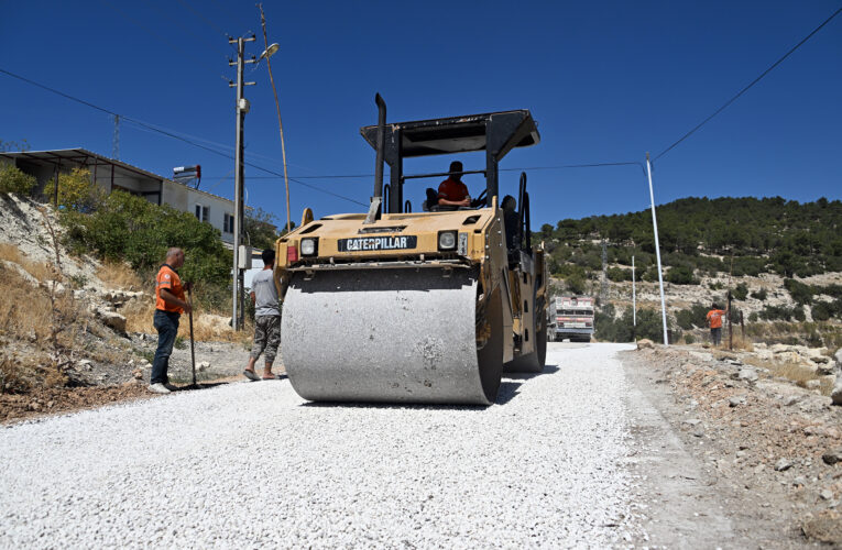 MUT’UN ÇÖMELEK MAHALLESİ’NDE BİR İLK: ASFALT YOL
