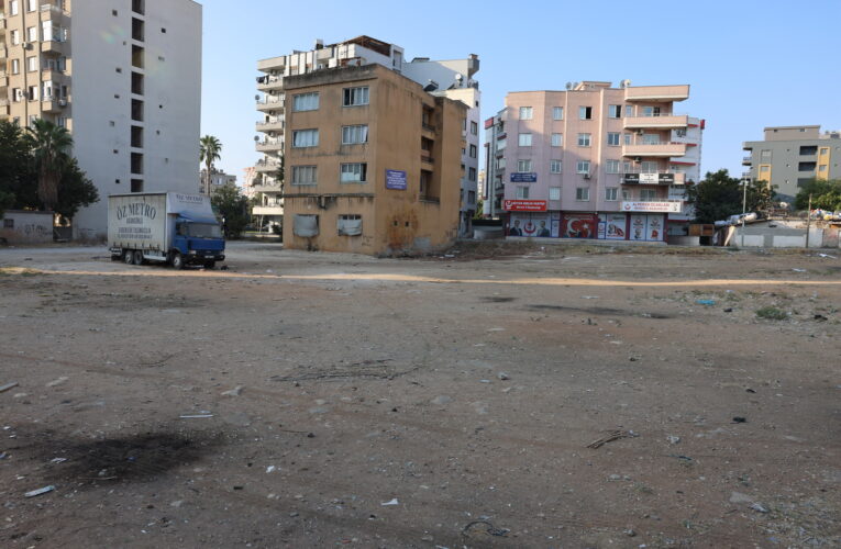 Akdeniz Zabıtası, Yoğun Şikayetlere Neden Olan “Kuş Pazarı”nı Kaldırdı
