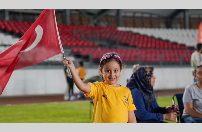 TARSUS BELEDİYESİ, 12 DEV ADAM’IN FİNAL HEYECANINI VATANDAŞLARLA BULUŞTURDU