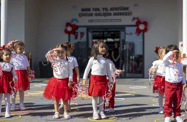 MİNİKLERİN GÖSTERİLERİ EBEVEYNLERİ GURURLANDIRDI