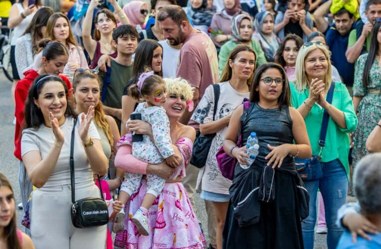 Kushimoto Sokak Sanatçıları Festivali bu yıl da on binlerce kişiyi ağırladı