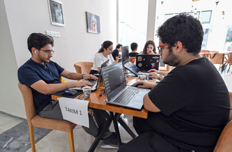 BÜYÜKŞEHİR’DEN GENÇLERE TEKNOLOJİ VE İNOVASYON DESTEĞİ