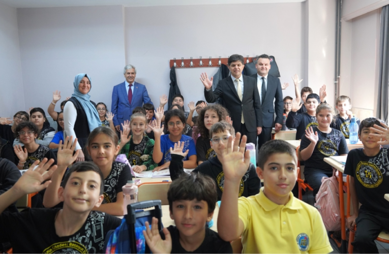 İL MİLLÎ EĞİTİM MÜDÜRÜ MUHAMMED ÖZDEMİRCİ, BİR DİZİ OKUL ZİYARETİ GERÇEKLEŞTİRDİ