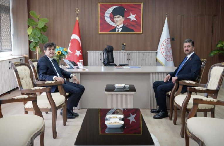 MERSİN ÇALIŞMA VE İŞ KURUMU İL MÜDÜRÜ YUNUS EMRE AKALIN, İL MİLLİ EĞİTİM MÜDÜRÜ MUHAMMED ÖZDEMİRCİ’YE HAYIRLI OLSUN ZİYARETİNDE BULUNDU