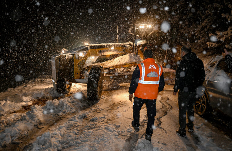 BÜYÜKŞEHİR OLUMSUZ HAVA KOŞULLARINA KARŞI 7/24 GÖREVE HAZIR