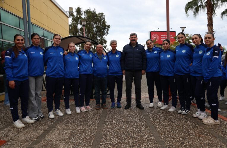 TOROSLAR BELEDİYESİNİN KADIN VOLEYBOL TAKIMI, ZİRVE YÜRÜYÜŞÜNÜ SÜRDÜRÜYOR