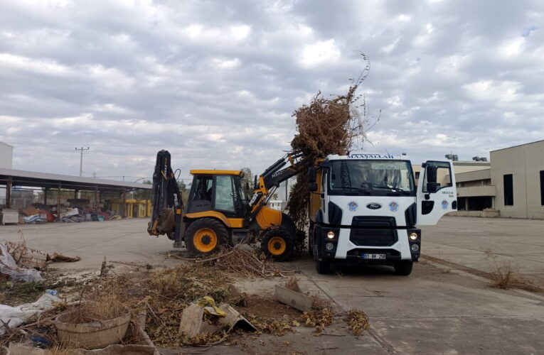 Akdenizde mobilya, tekstil ve hurda atıklarıyla mücadele sürüyor
