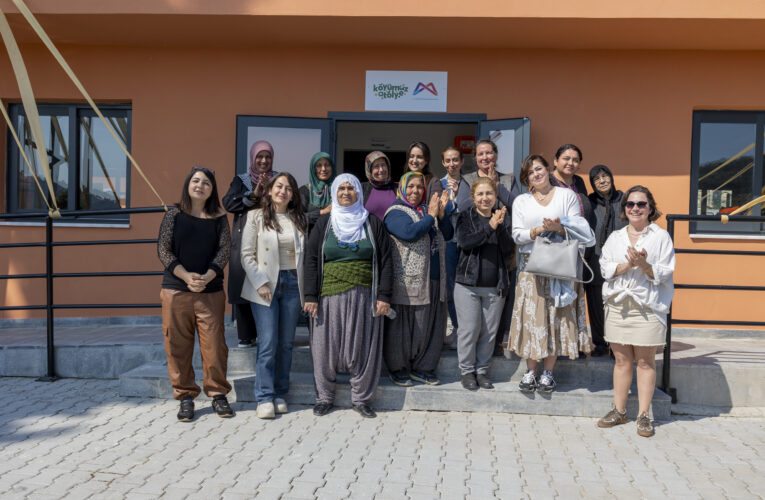 MERSİN BÜYÜKŞEHİR’DEN HAMZABEYLİ KÖYÜMÜZ ATÖLYE’DE ÜRETİCİ KADINLARA “GIDA OKURYAZARLIĞI EĞİTİMİ”