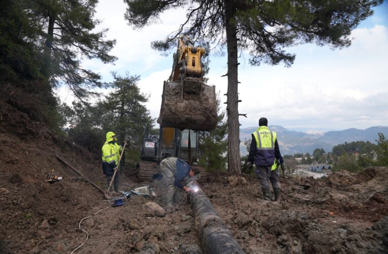 MESKİ’DEN HEYELAN SONRASI ZARAR GÖREN İÇME SUYU HATTINA ANINDA MÜDAHALE